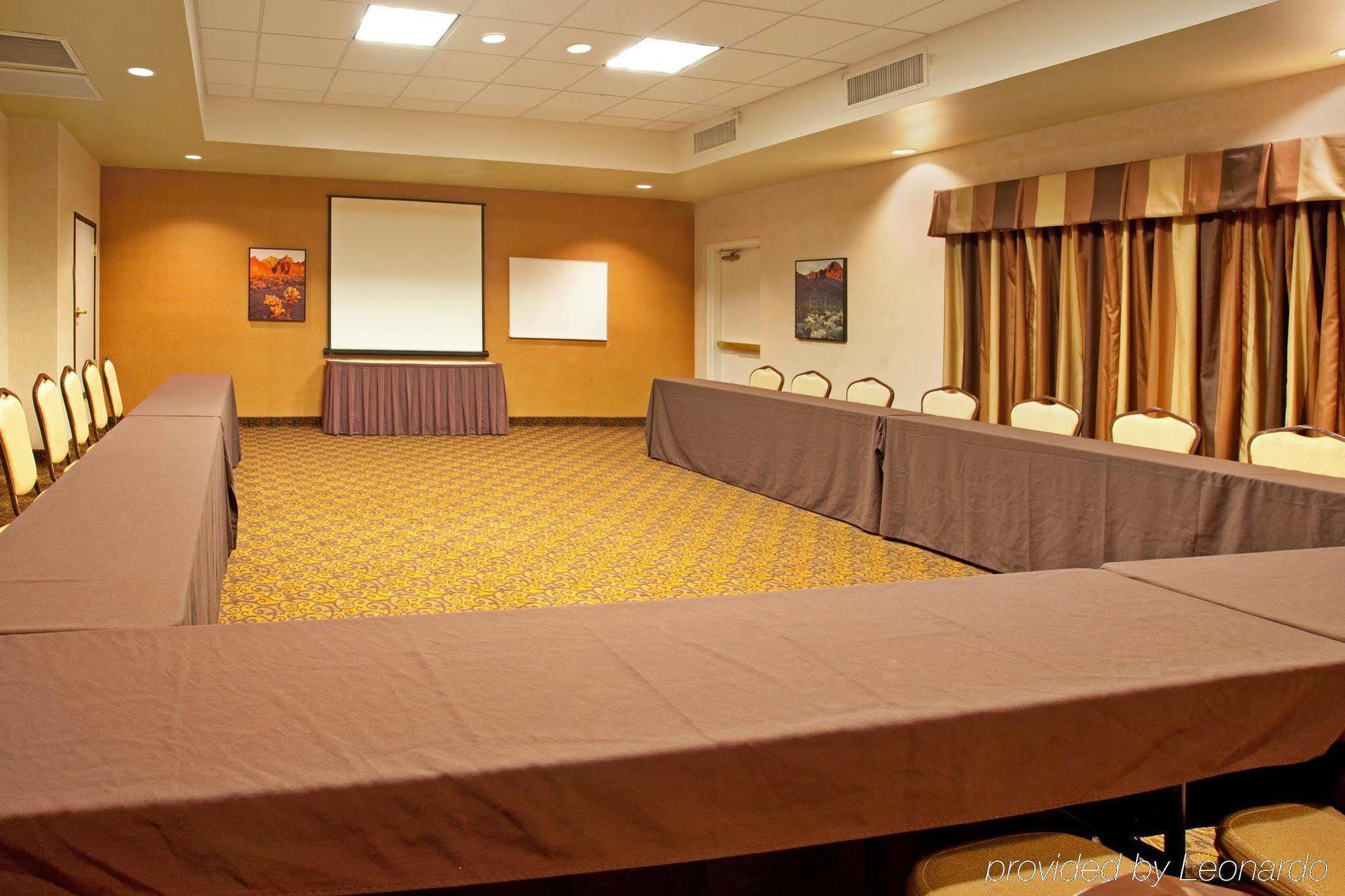 Holiday Inn Express & Suites Phoenix/Chandler Facilidades foto